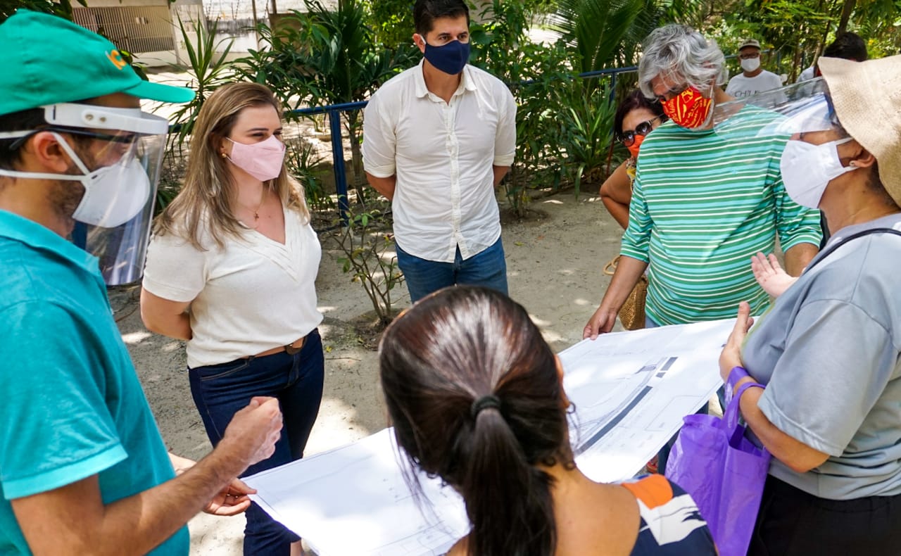 Marília cumpre agenda de rua no Ibura e em Casa Amarela