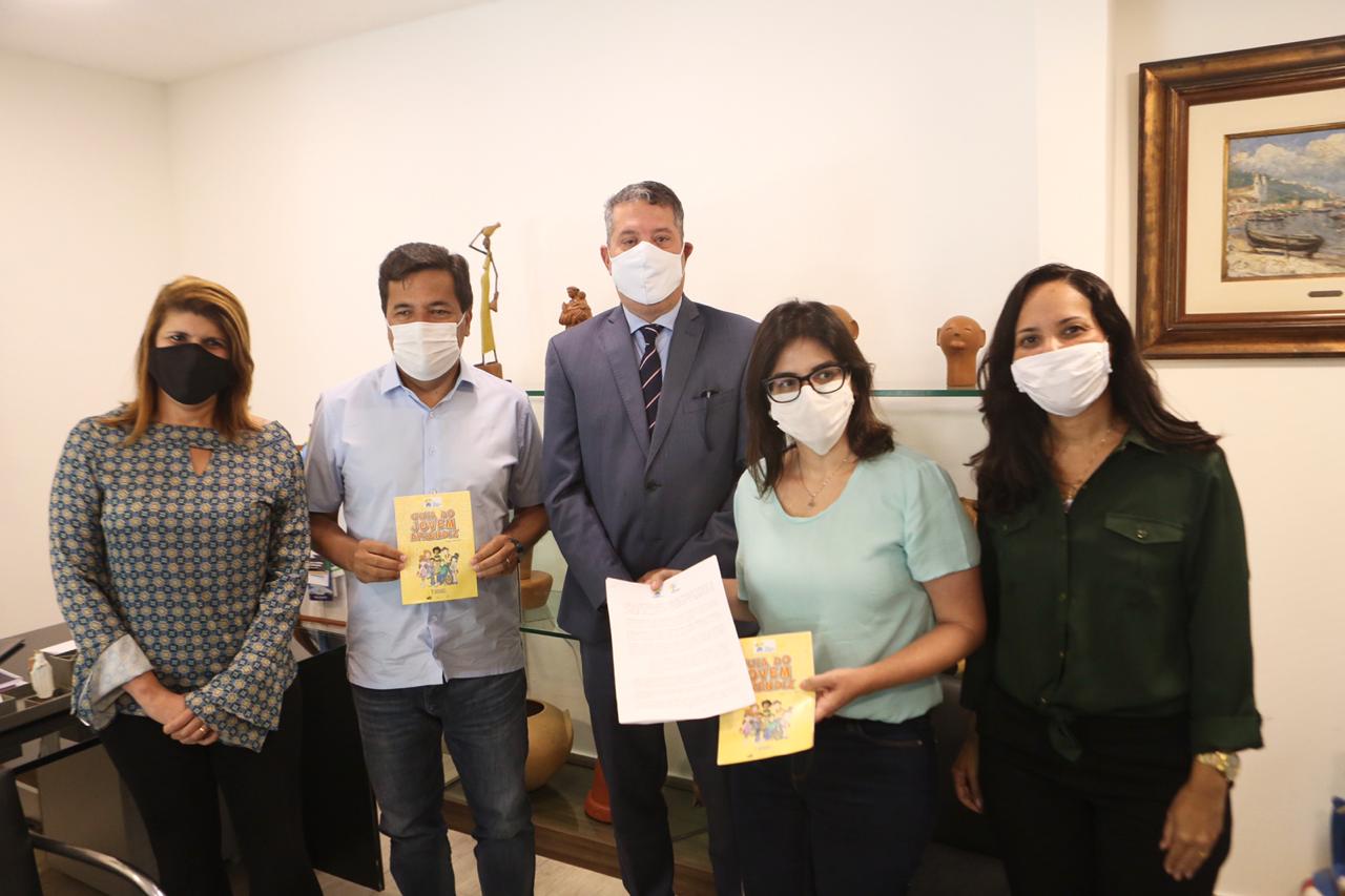 Mendonça assume compromisso com programa de jovens aprendizes