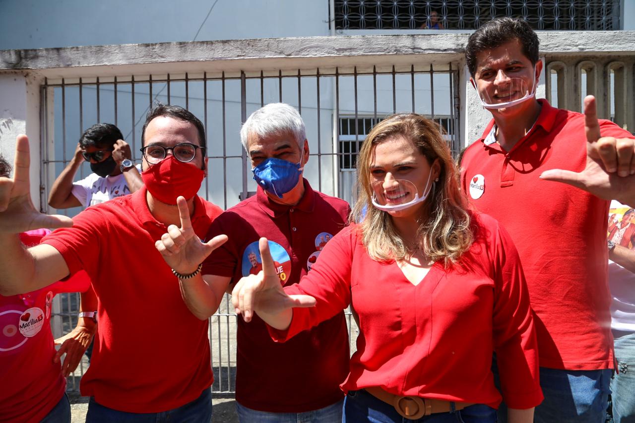 Com presença de Humberto, Marília realiza grande carreata no Recife