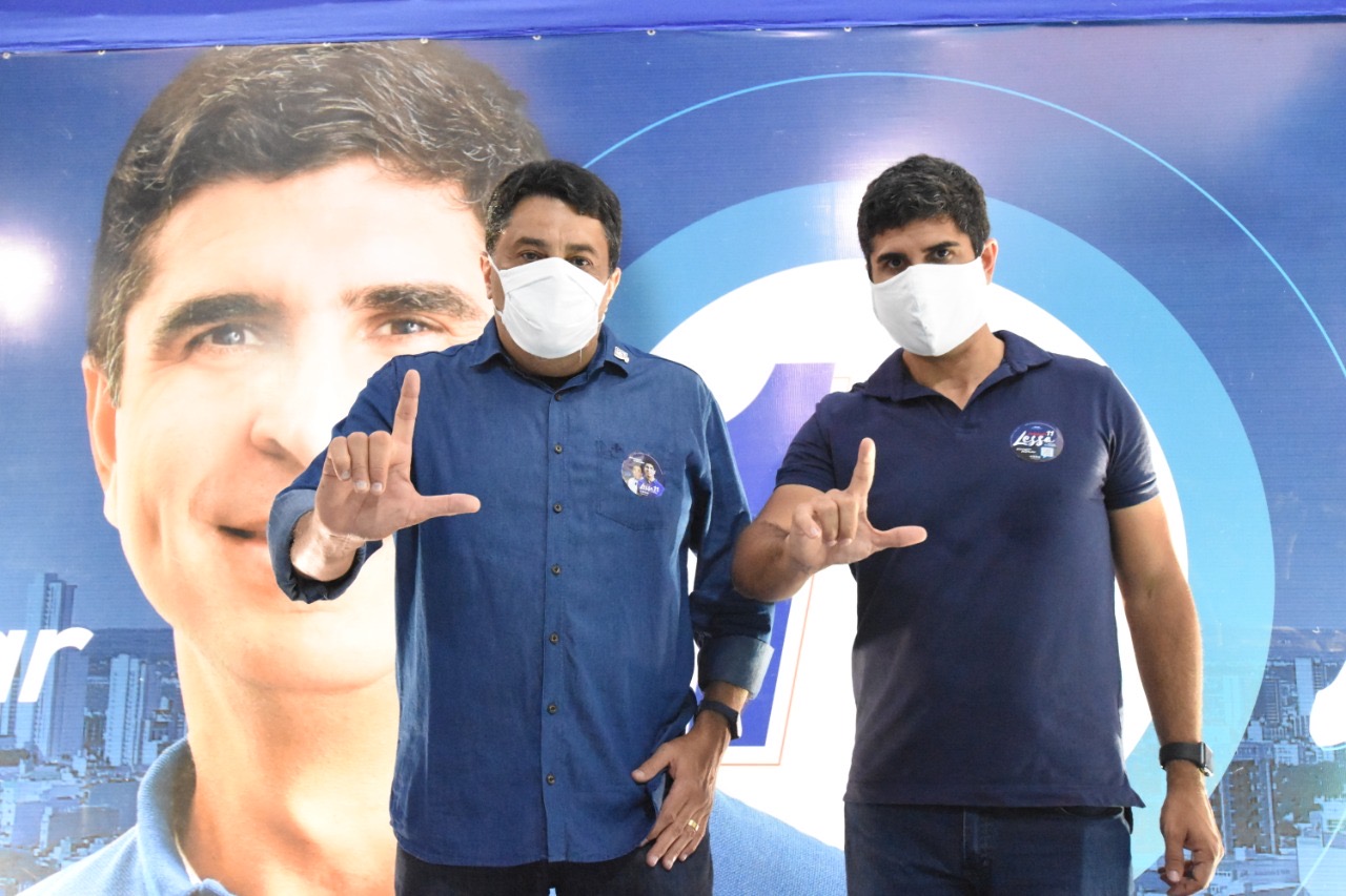 Lessa e Manoel inauguram comitê em Caruaru