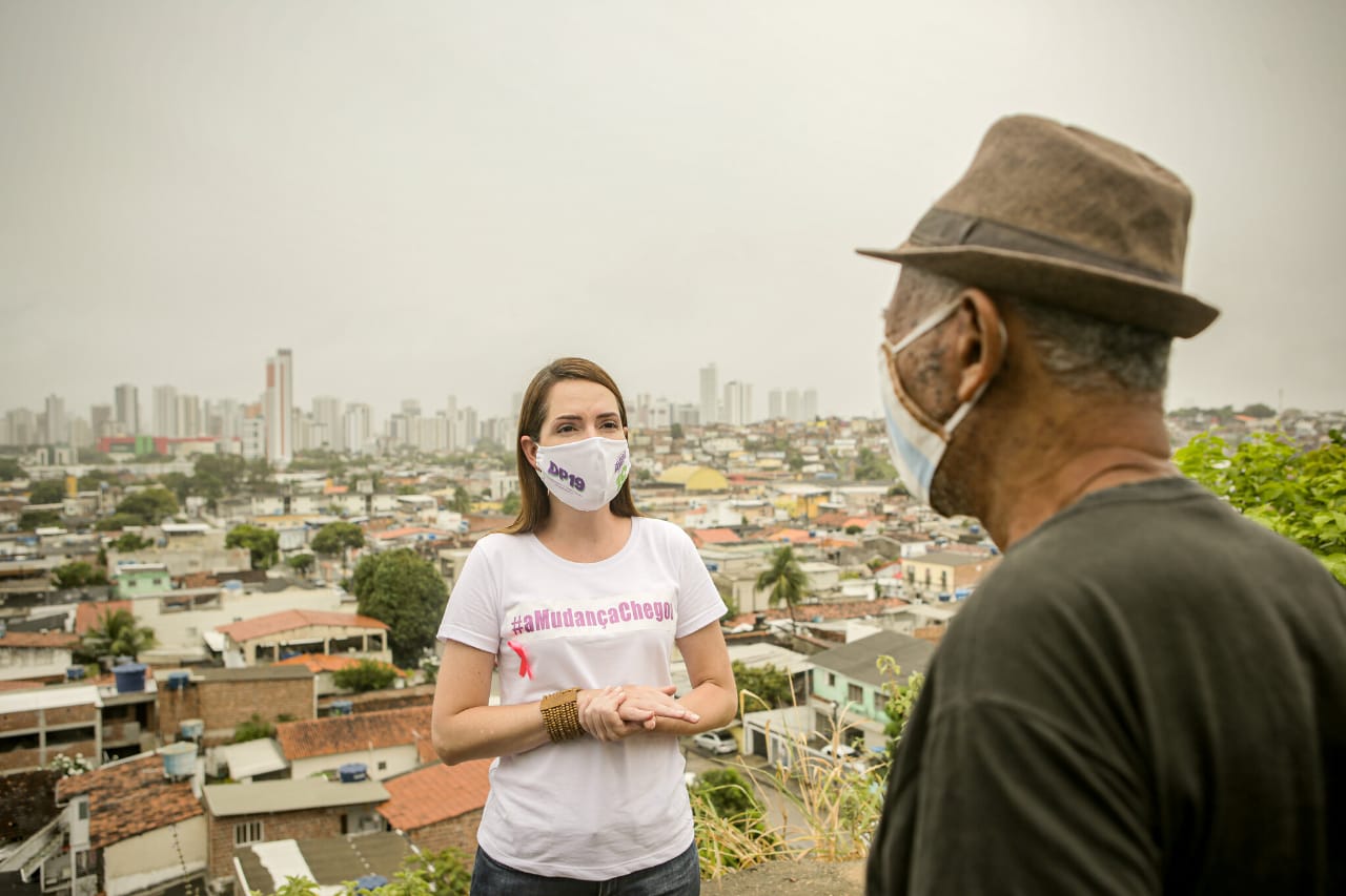 Delegada Patrícia propõe soluções para áreas de morro