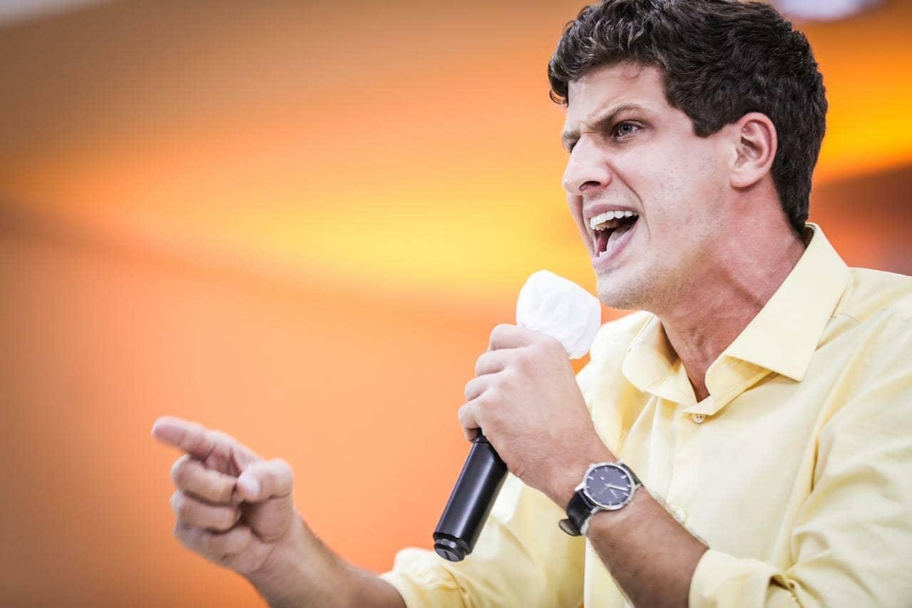 Juiz ordena que João retire áudio de Túlio do guia eleitoral