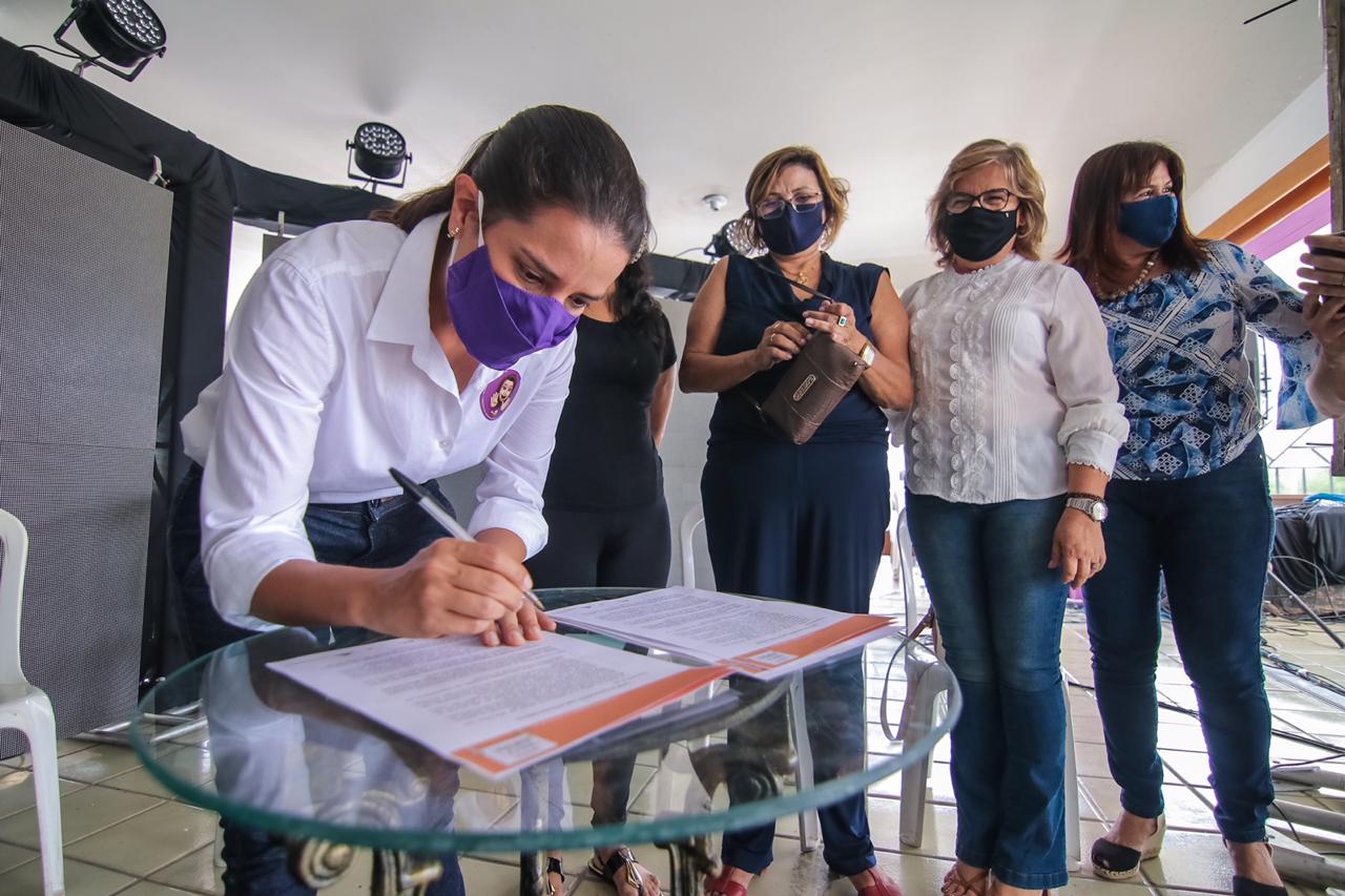 Raquel Lyra assina Termo de Compromisso da Primeira Infância