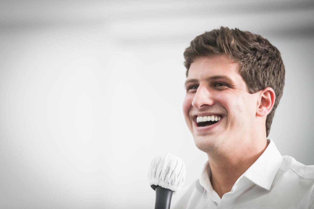 João Campos já é considerado o mais novo prefeito do Recife