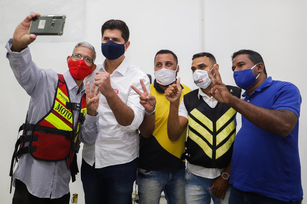 João Arnaldo se reúne com trabalhadores motociclistas do Recife