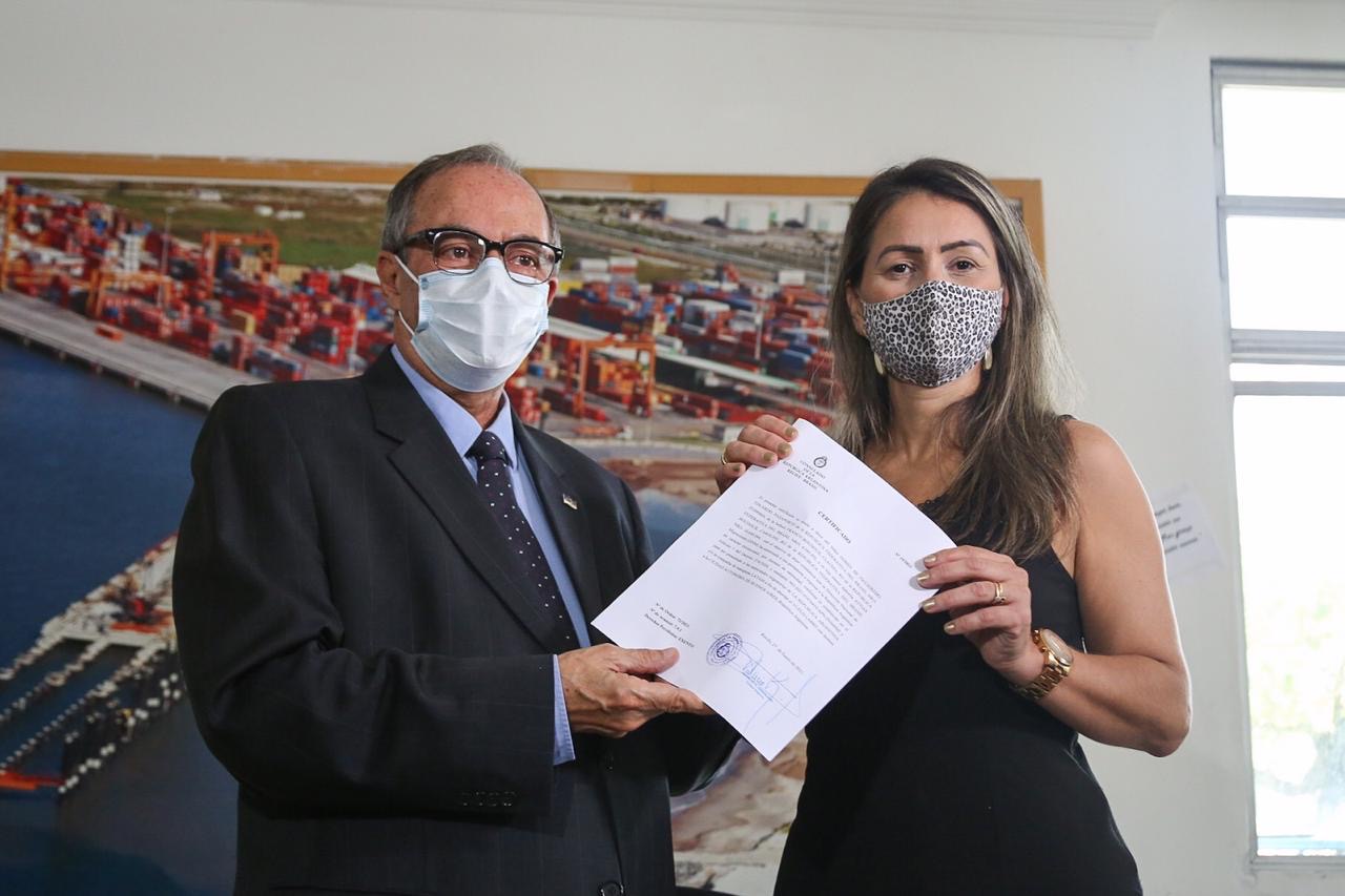 Governo de Pernambuco custeia retorno de Carlinhos ao Recife