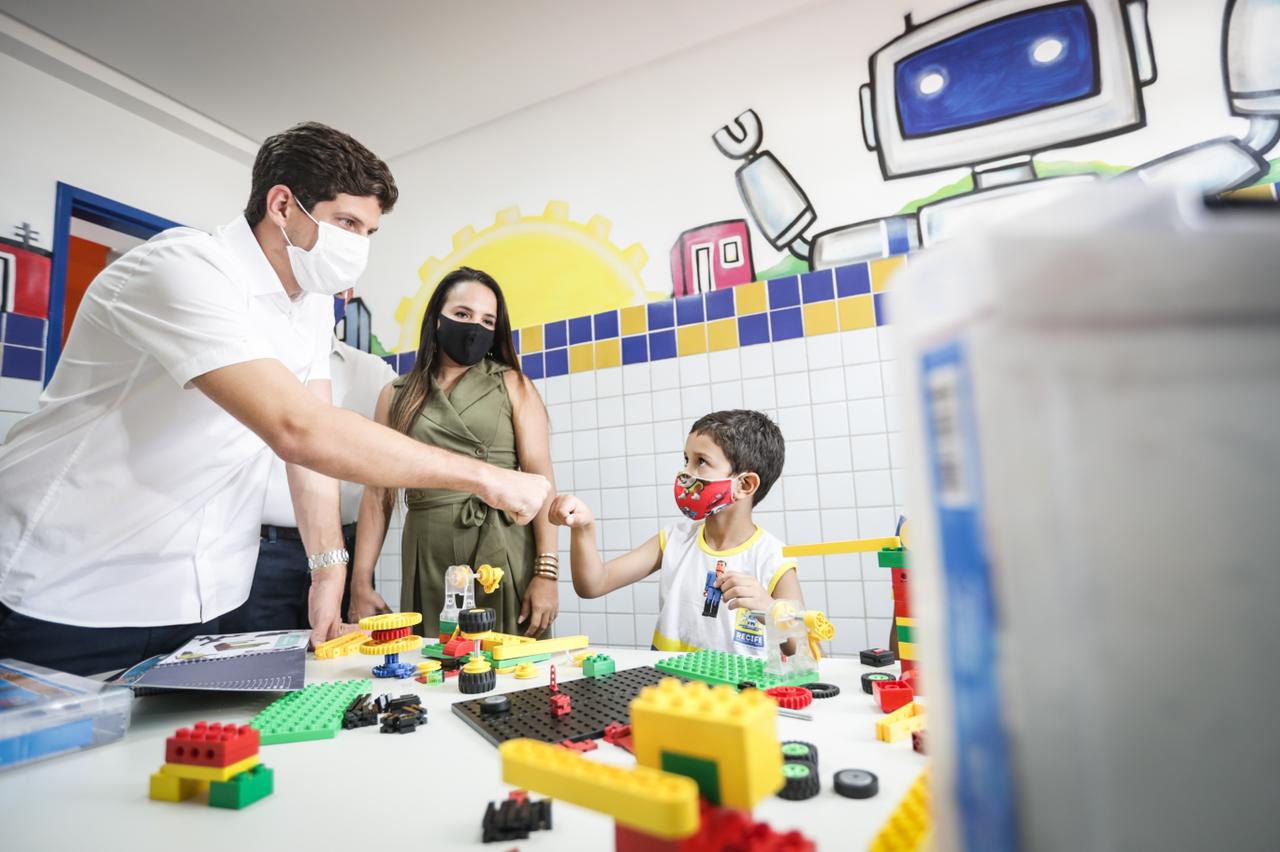 João Campos realiza entrega de escola no Recife