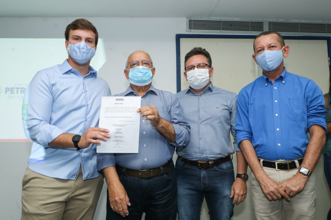 Miguel Coelho assina convênio de R$ 5,1 milhões para novas obras