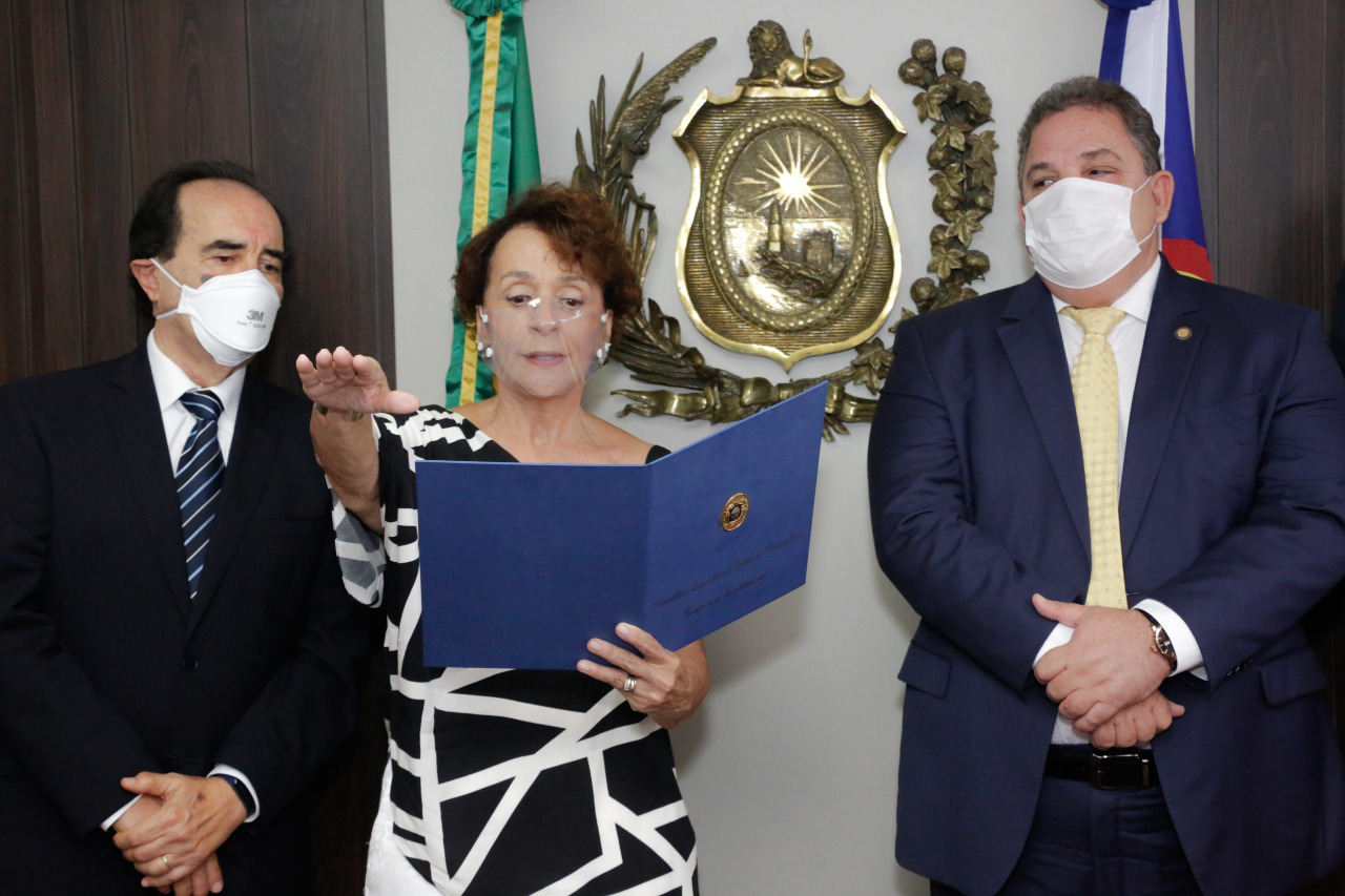 Laura Gomes toma posse como deputada estadual