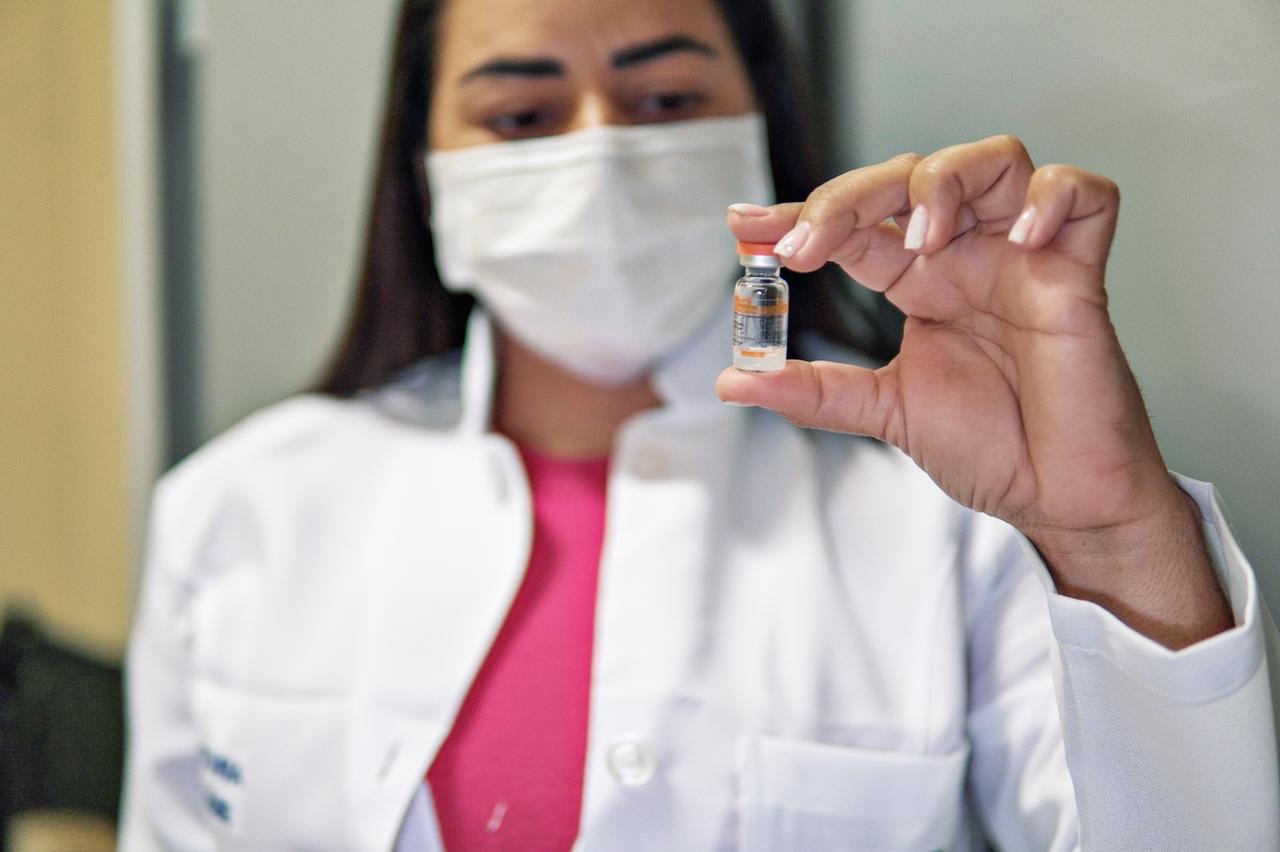 Em Santa Cruz, profissionais de saúde serão os primeiros vacinados