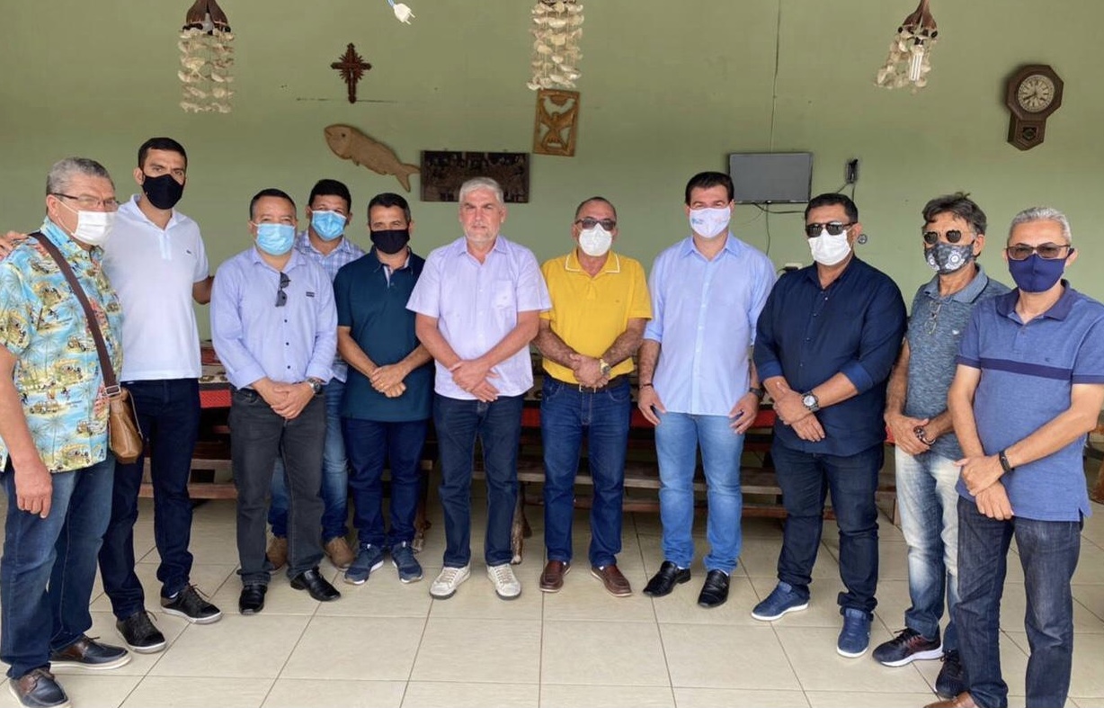 Prefeitos do Agreste se reúnem com diretor da Embratur