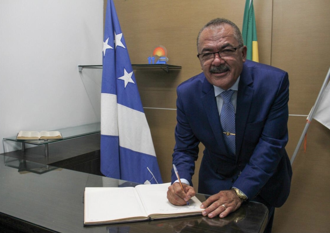 Em discurso de posse, Josué promete ser o prefeito de todos