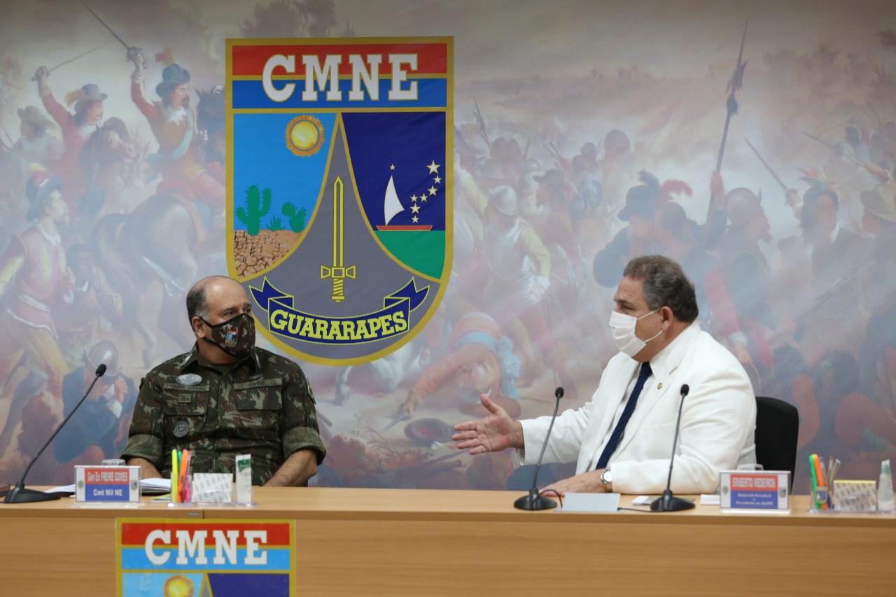 Eriberto defende vinda de Escola de Sargentos para Pernambuco