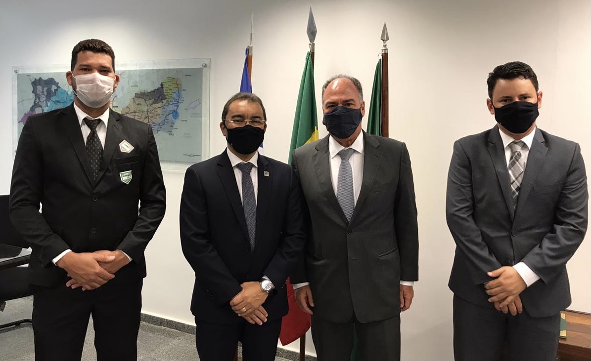 Fernando Bezerra recebe prefeitos de municípios pernambucanos