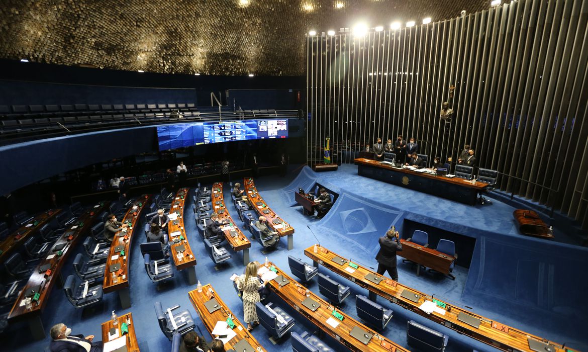 Senado cria comissão para acompanhar combate à Covid-19