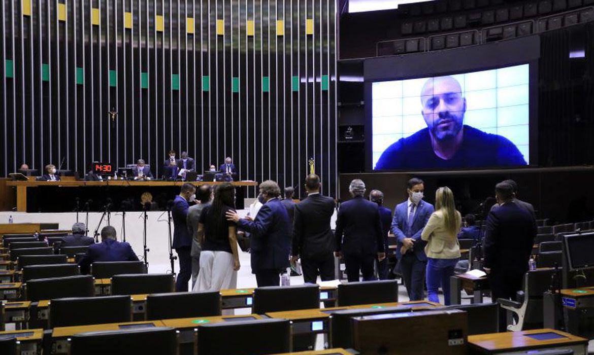 Câmara mantém prisão do deputado Daniel Silveira