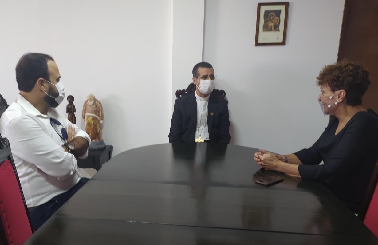 Laura Gomes e Dom José Ruy discutem soluções para Fafica