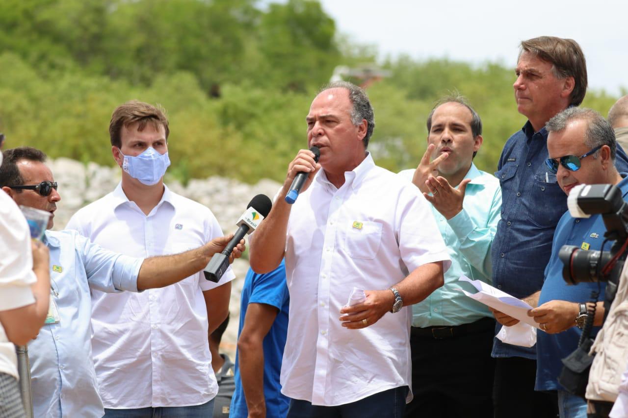 Fernando Bezerra acompanha agenda de Bolsonaro em Sertânia