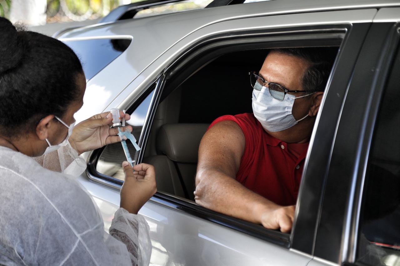 Prefeitura do Recife imuniza 8,2 mil pessoas em um único dia
