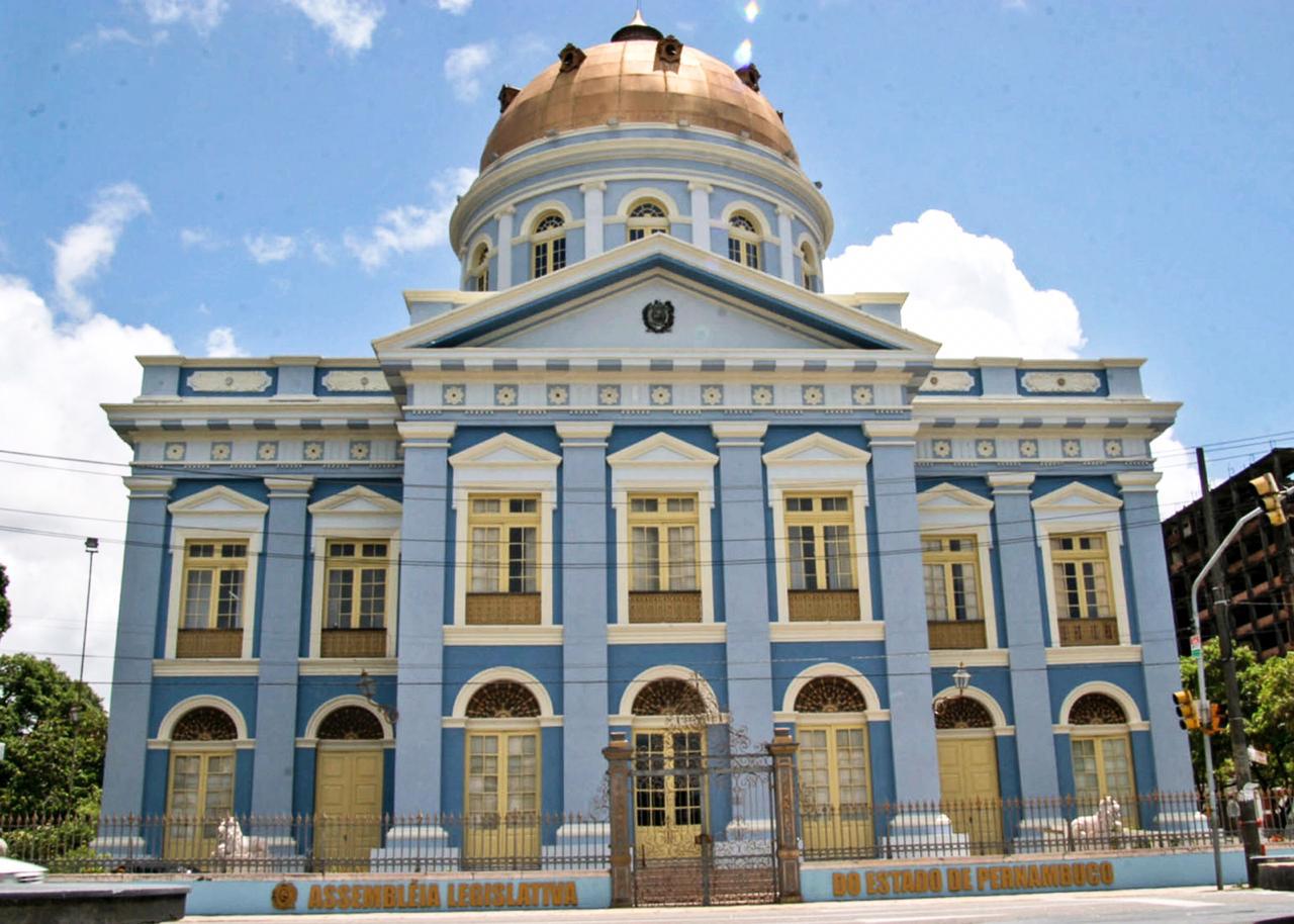 Comissões da Alepe aprovam atividade religiosa como essencial