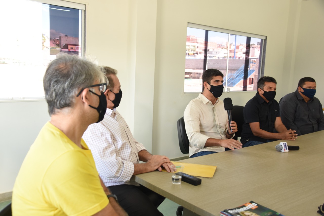 Erick Lessa participa de reunião com líderes do Polo Têxtil