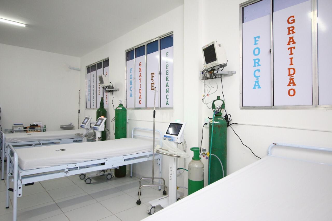 Fábio Aragão reforça hospital de campanha de Santa Cruz com mais 20 cilindros de oxigênio