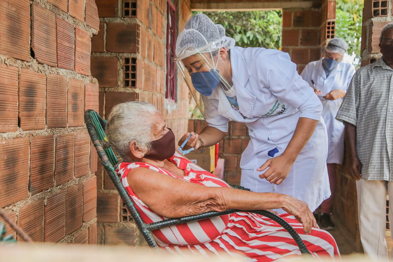 Cabo inicia imunização de idosos a partir de 69 anos