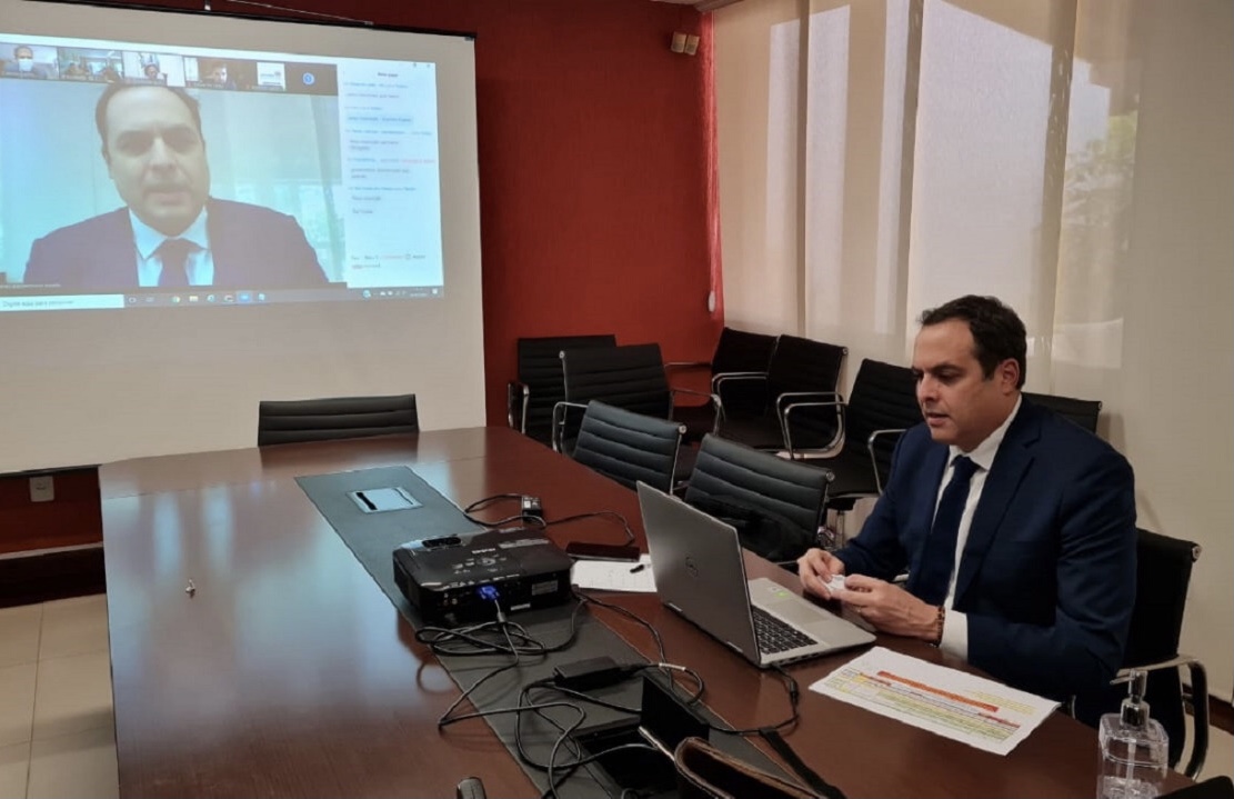 Paulo Câmara visita fábrica da Sputnik V para negociar compra de vacinas