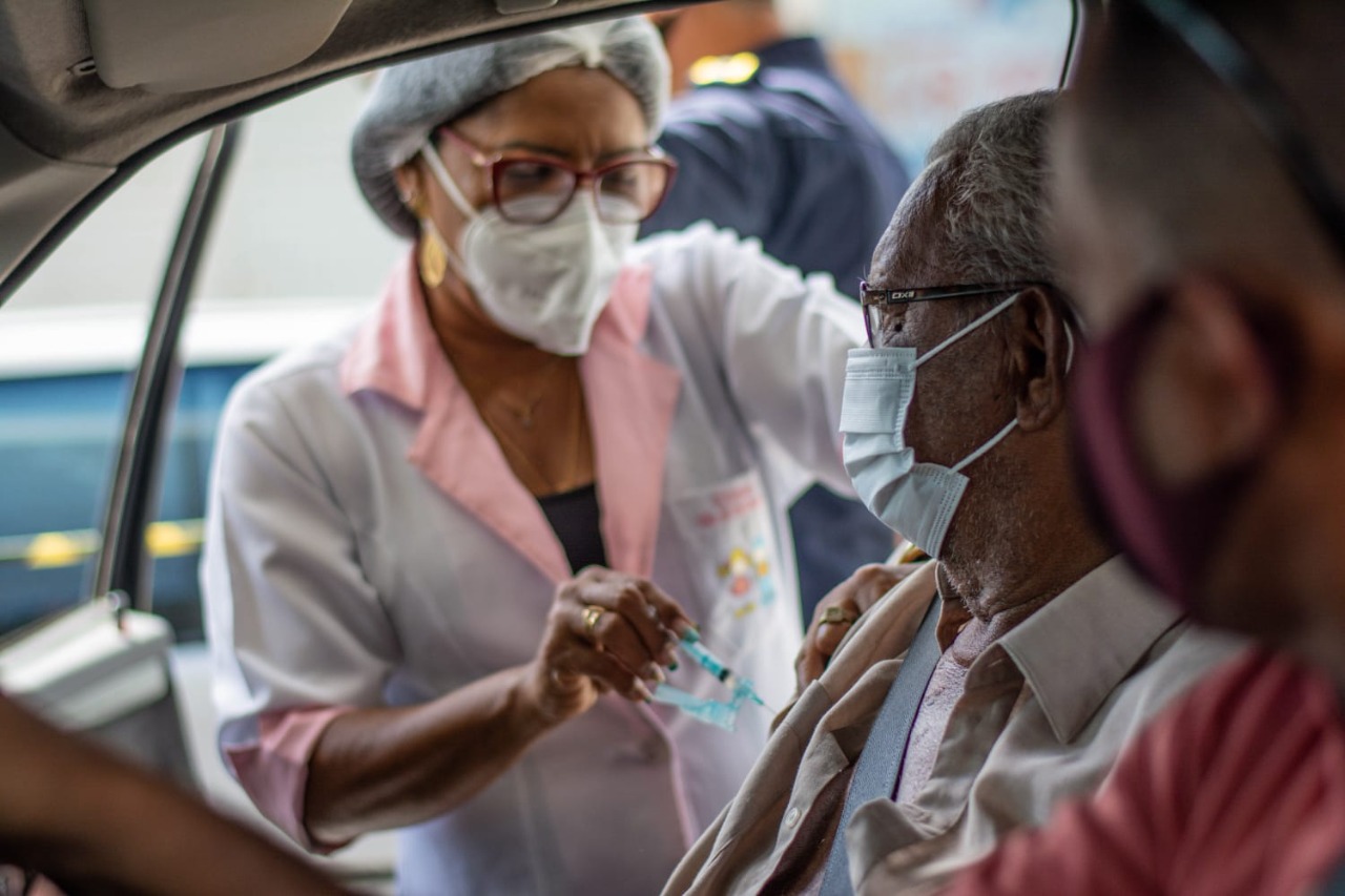 Mutirão no Cabo vacinou 1.199 idosos com mais de 73 anos