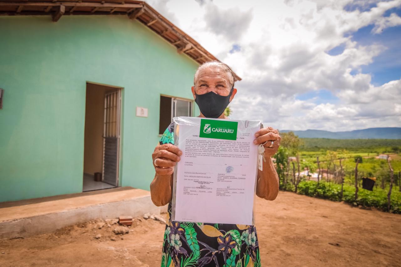 Mais 21 casas do PNHR são entregues em Caruaru