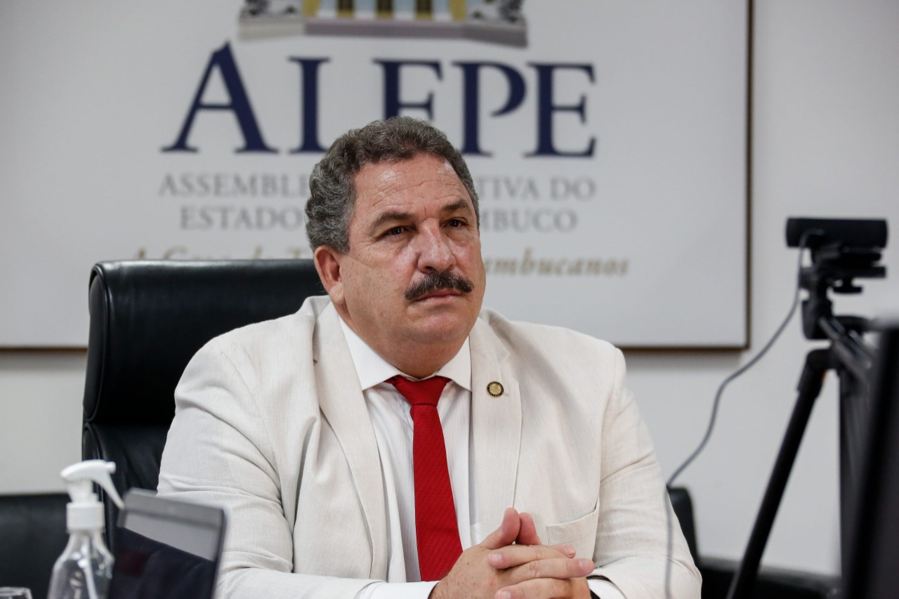 Presidente da Alepe se manifesta sobre morte de delegado