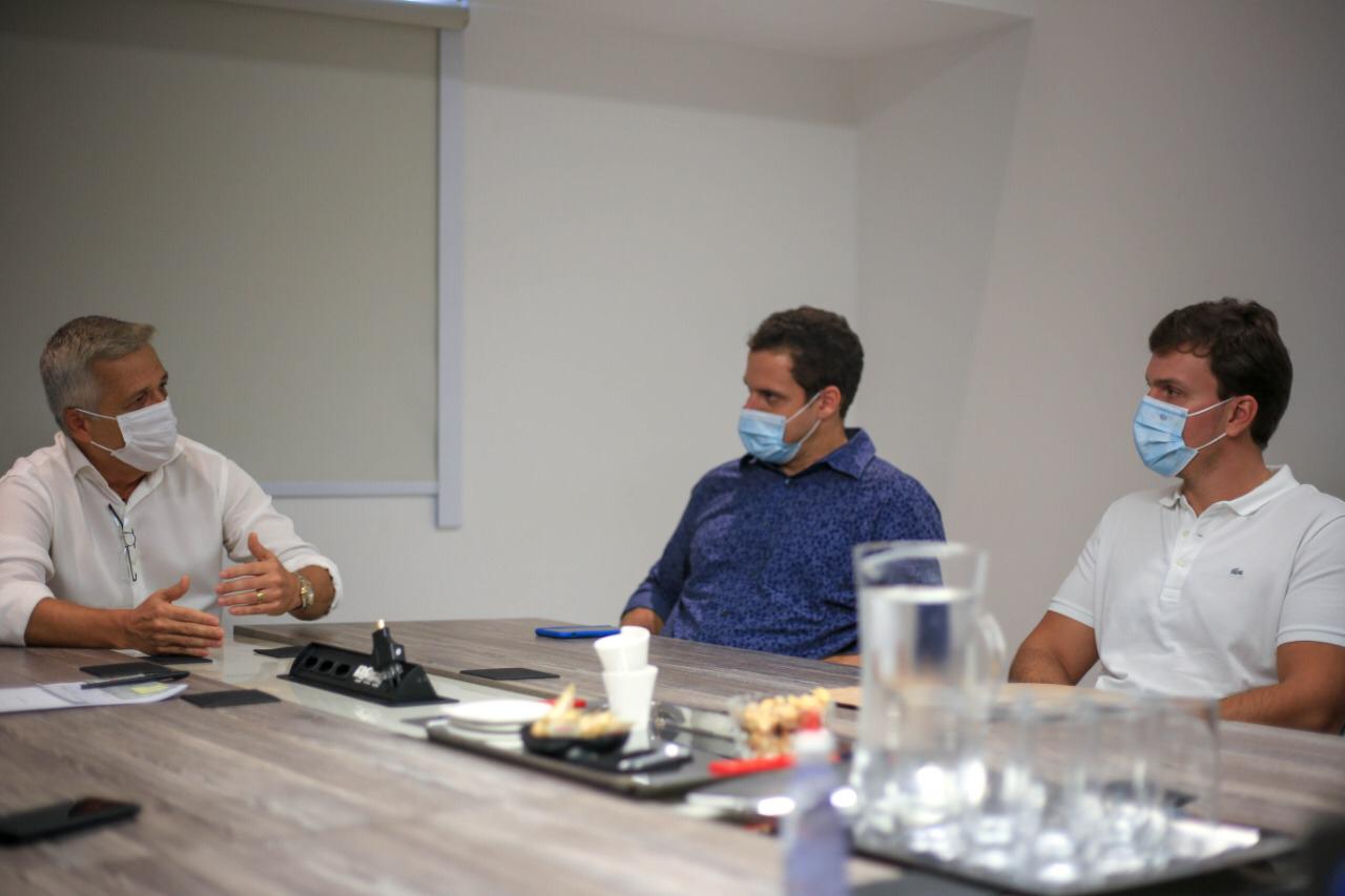 Em Caruaru, Miguel se reúne com empresários da construção civil