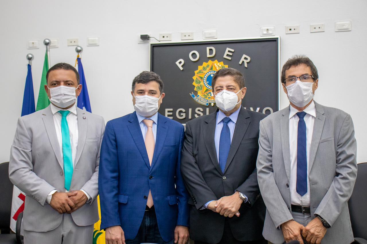 Eduardo da Fonte prestigia posse do novo presidente da UVP