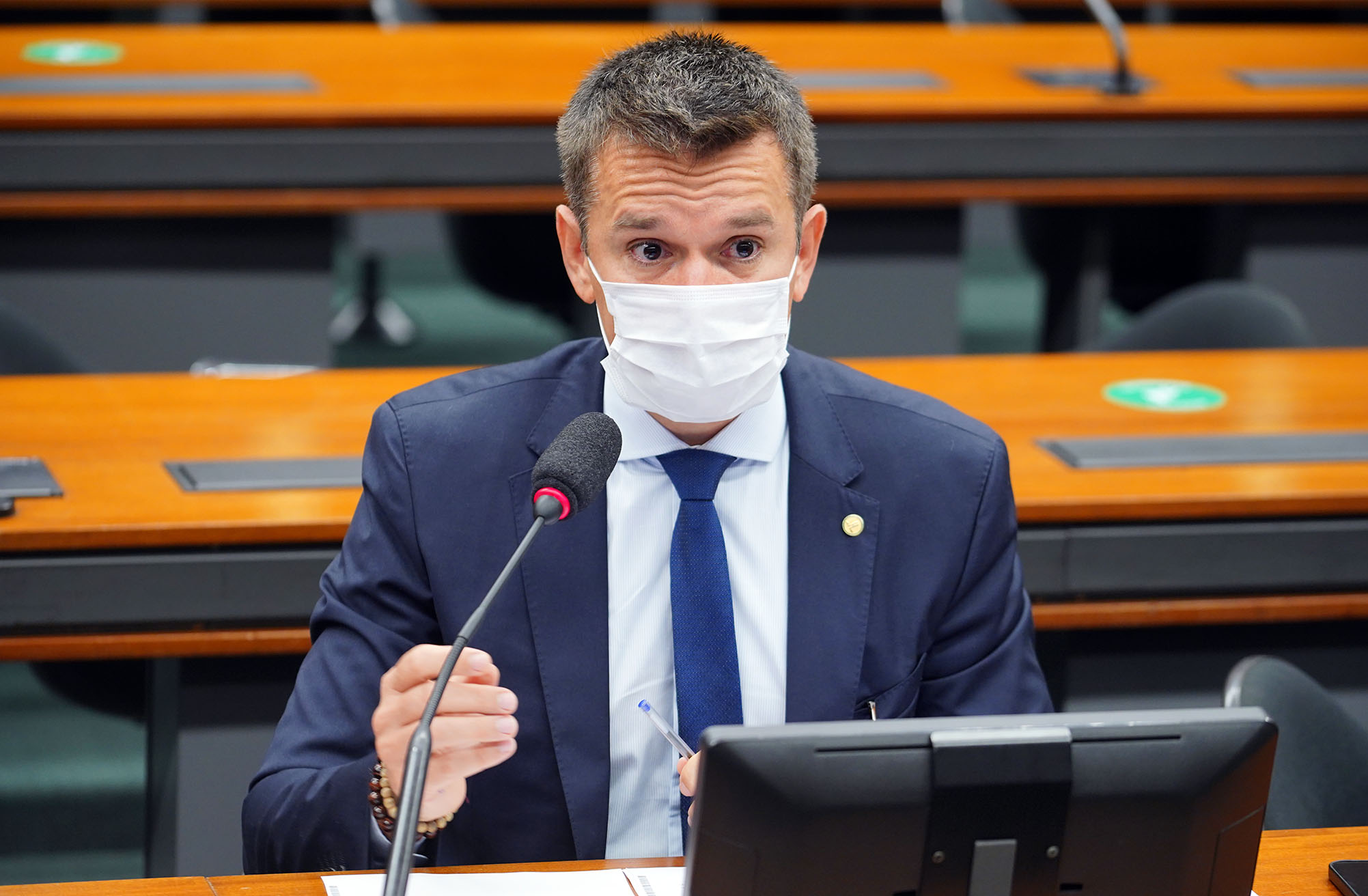 Felipe Carreras cobra reabertura de academias a gestores estaduais e municipais