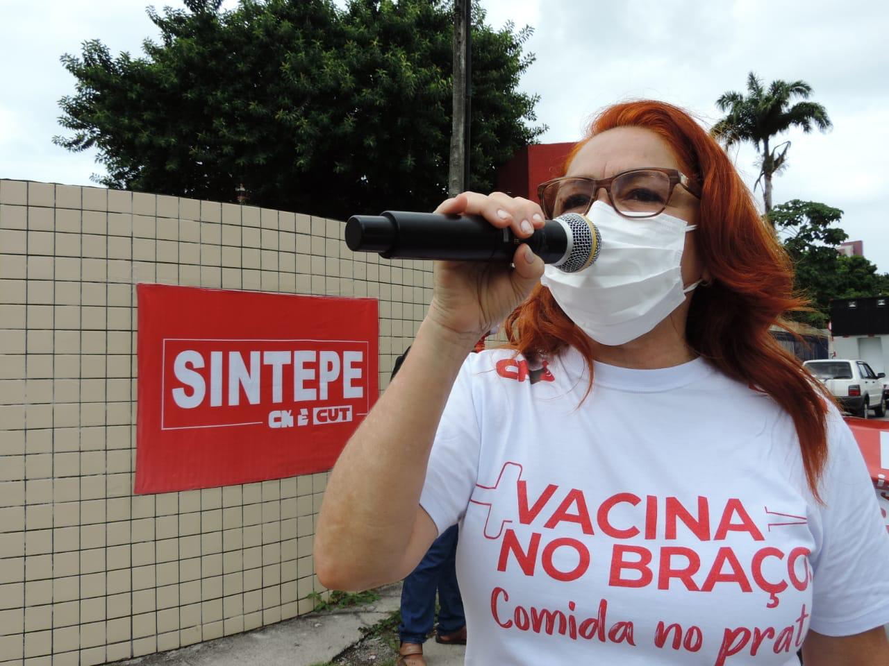 SINTEPE realiza ato simbólico e mantém greve dos professores