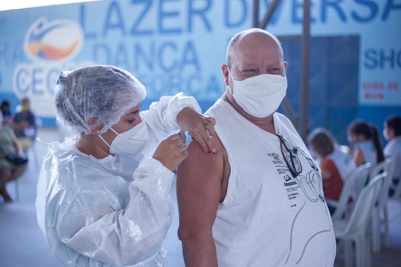 Santa Cruz do Capibaribe amplia grupos de vacinação