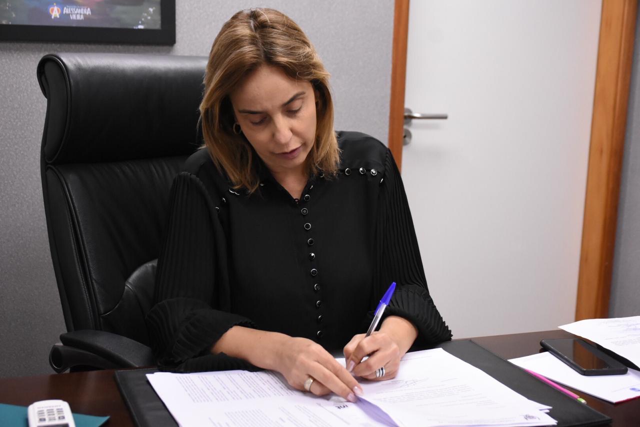 Alessandra Vieira celebra ampliação de grupos de vacinação