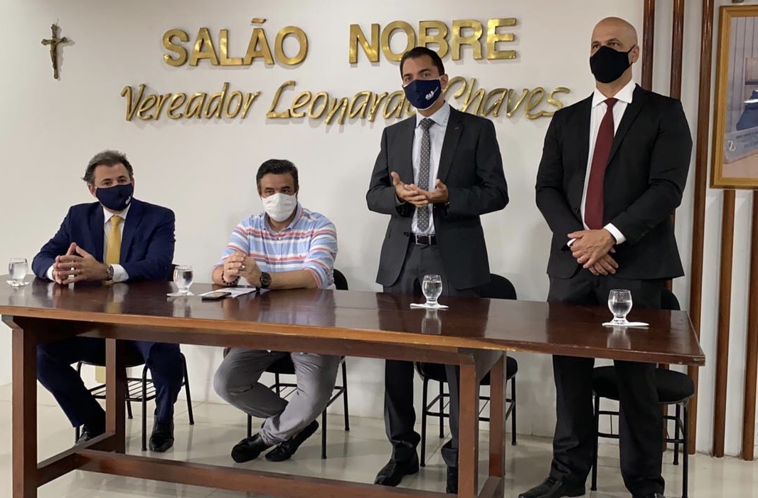 Presidente da OAB Caruaru recebe homenagem da Câmara