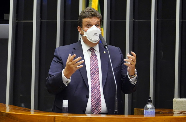 Wolney critica projeto que visa limitar atuação da oposição