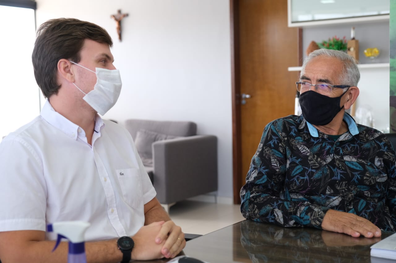 Miguel recebe visita de Yves e apresenta projetos de referência