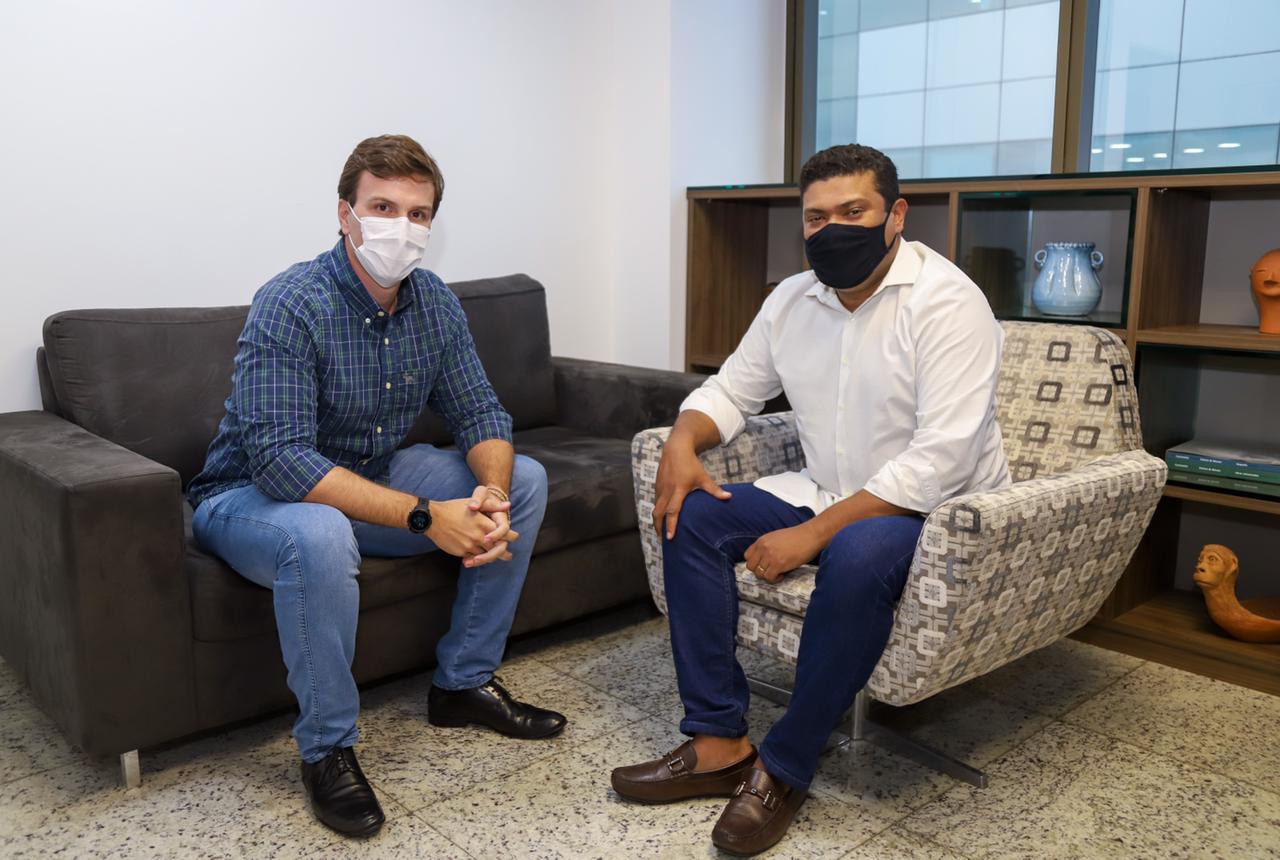 Miguel Coelho se reúne com lideranças políticas no Recife