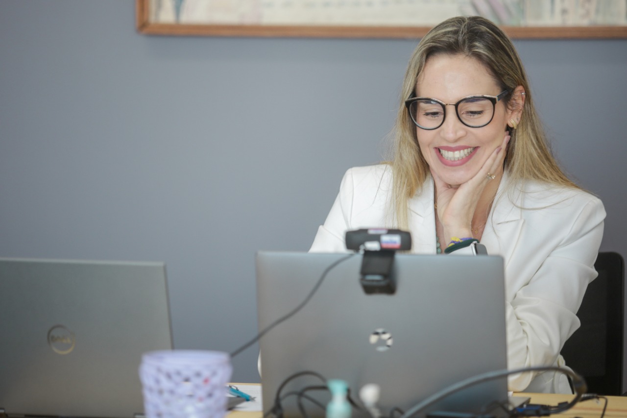 Vice-prefeita do Recife debate relações entre Brasil e China