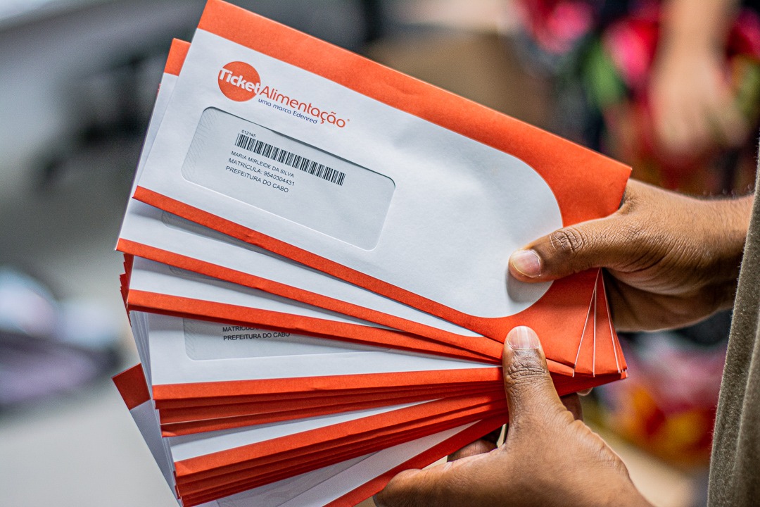 Cabo renova cartão alimentação para alunos da rede municipal