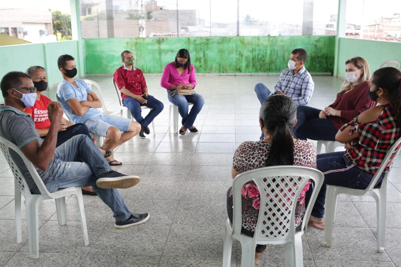 Marília Arraes inicia a semana com visitas na Mata Norte