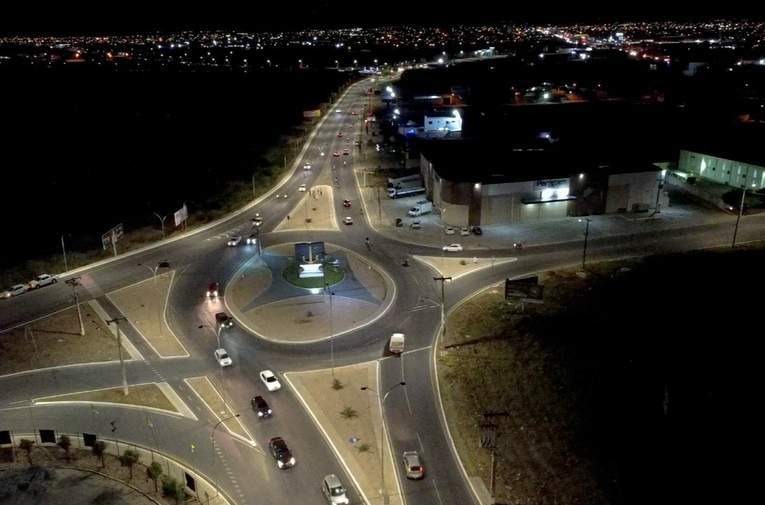 Em Petrolina, Avenida Clementino Coelho recebe nova iluminação de LED