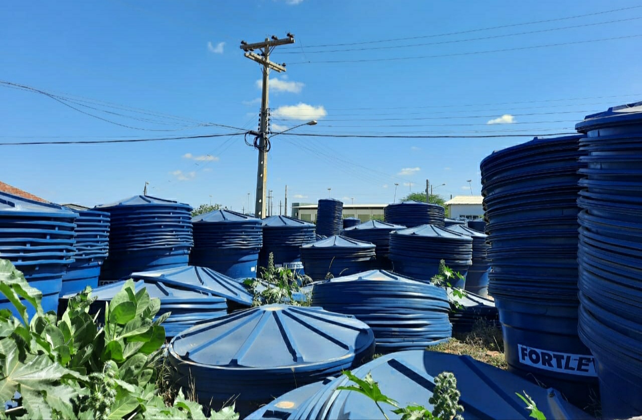 Vereadora denuncia equipamentos abandonados em depósitos da Codevasf