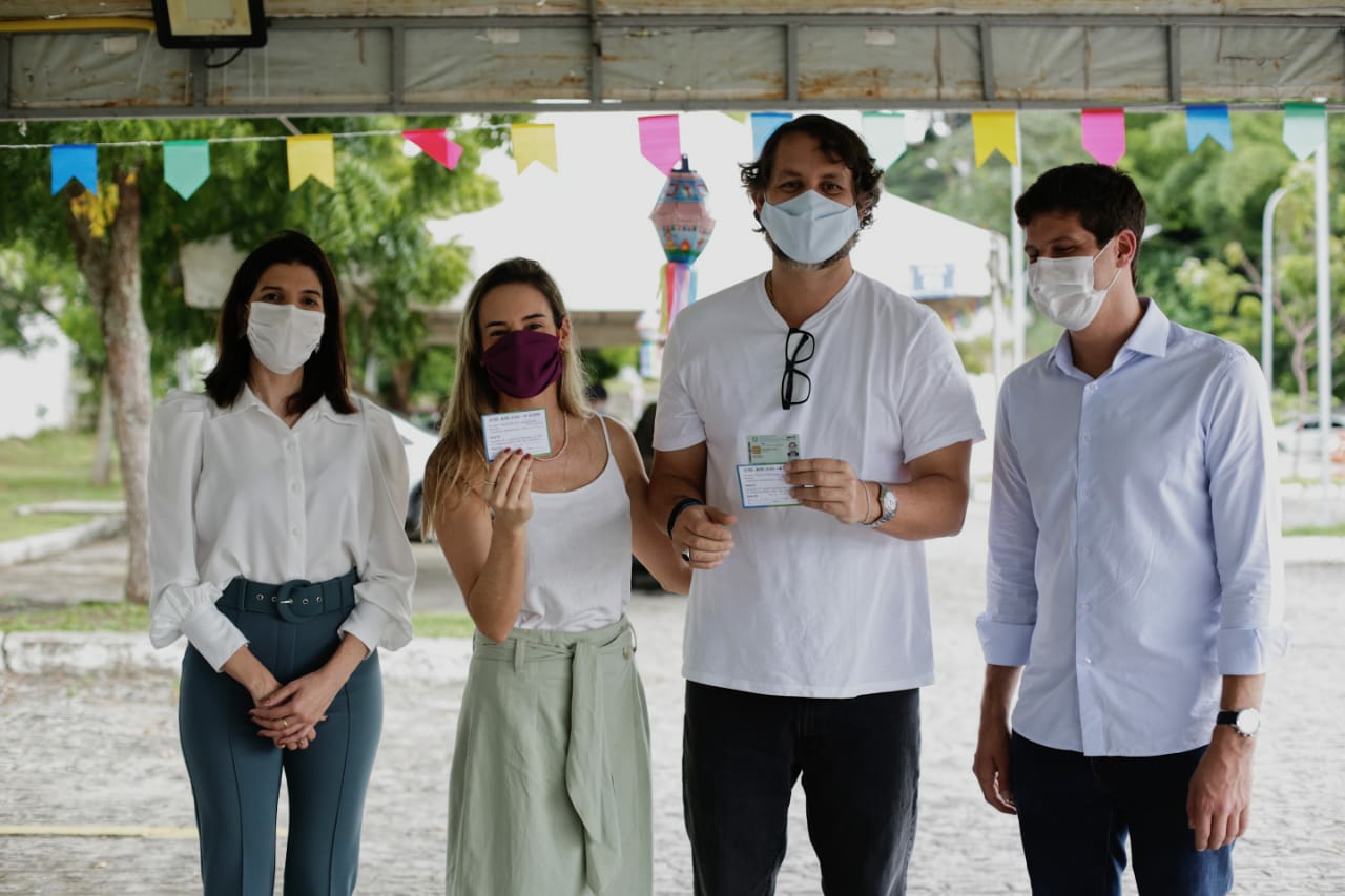 Vice-prefeita do Recife recebe vacina contra Covid-19