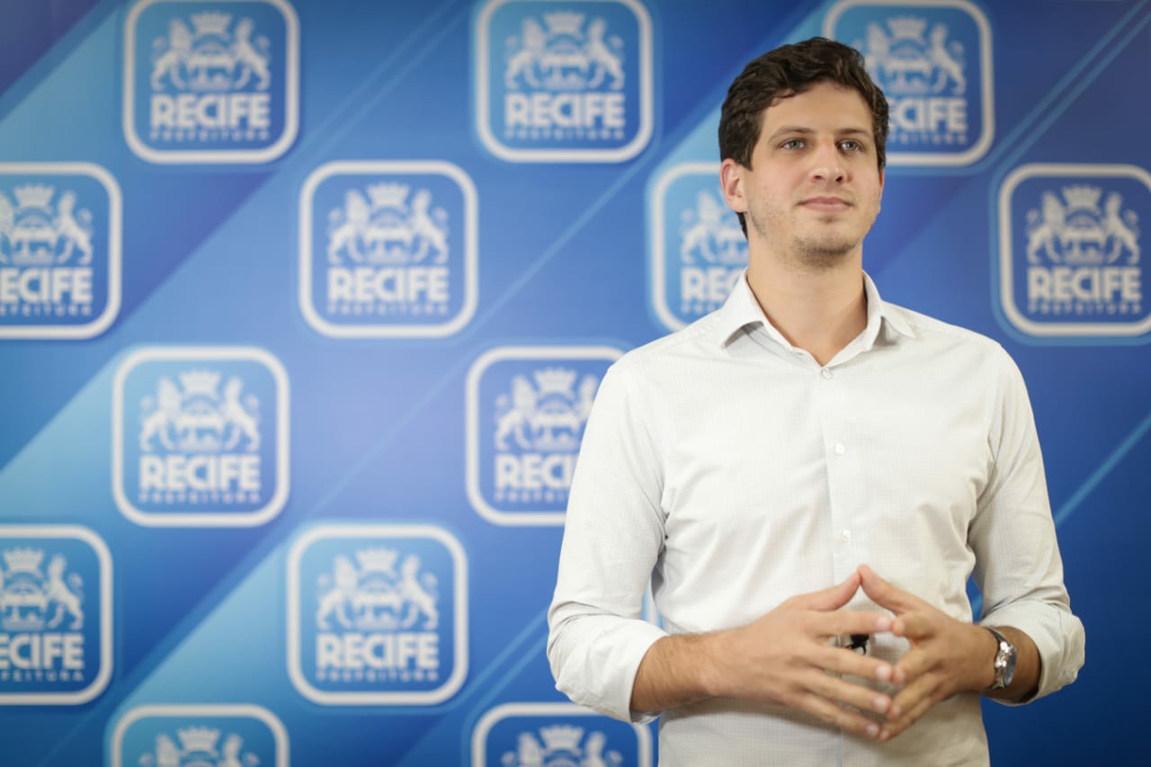 Recife antecipa salário dos servidores ativos e inativos