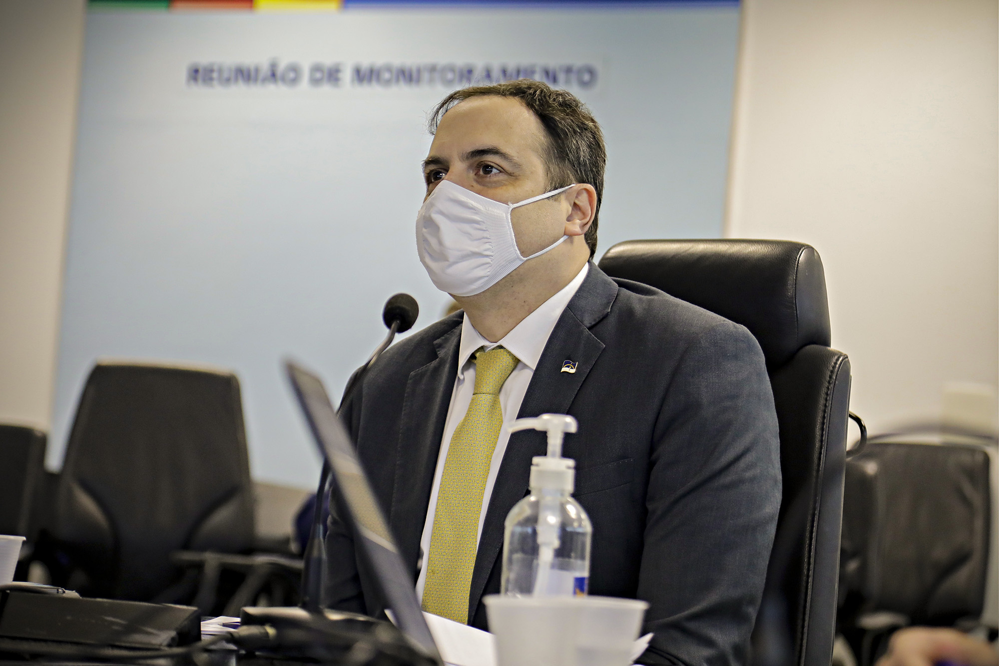 Paulo sanciona lei que autoriza reajuste no programa PE no Campus