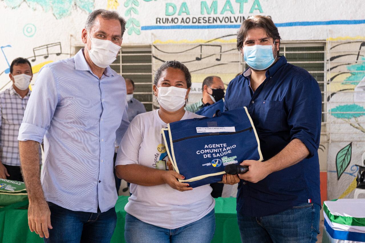 Labanca entrega novos fardamentos para profissionais de saúde